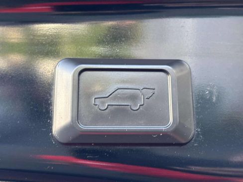 Used 2020 Toyota RAV4 XLE w/ Convenience Package AWD/4WD image 7