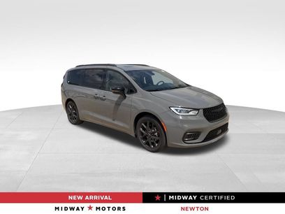 Used 2025 Chrysler Pacifica Limited