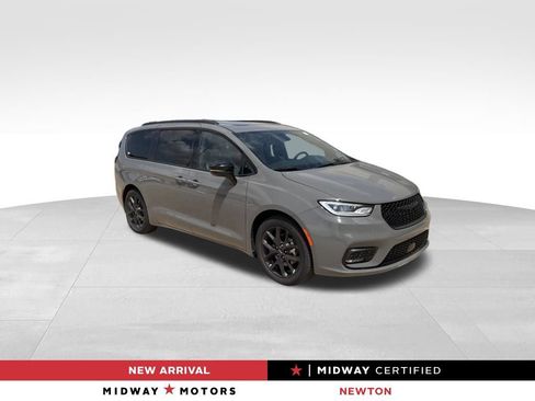Used 2025 Chrysler Pacifica Limited FWD image 1