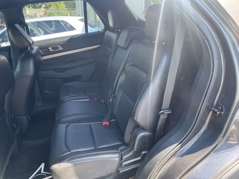 Used 2018 Ford Explorer XLT w/ Equipment Group 202A AWD/4WD image 8