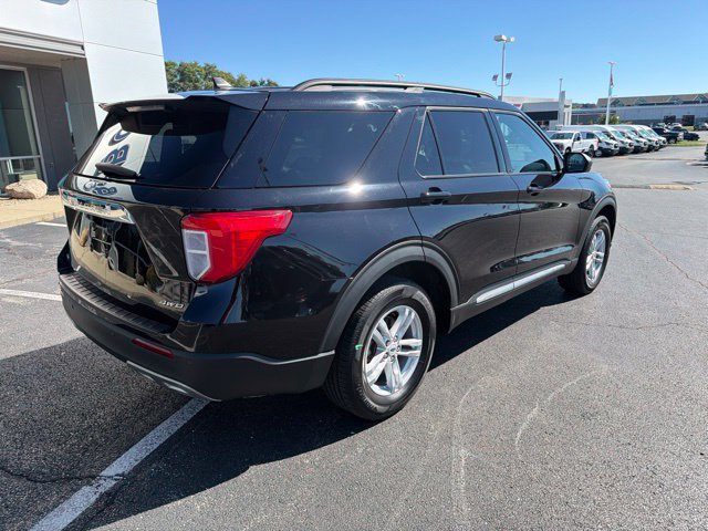 Used 2024 Ford Explorer XLT w/ Equipment Group 202A AWD/4WD image 10