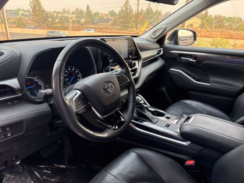 Used 2021 Toyota Highlander Limited image 22