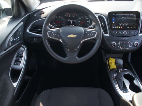 Used 2024 Chevrolet Malibu LT FWD image 5