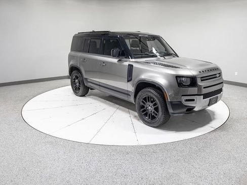 Used 2025 Land Rover Defender 110 S image 29