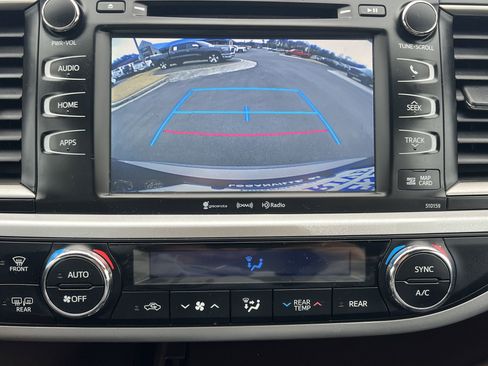 Used 2016 Toyota Highlander XLE image 6