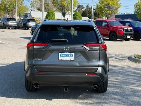 Used 2019 Toyota RAV4 XLE Premium w/ Cold Weather Package AWD/4WD image 6