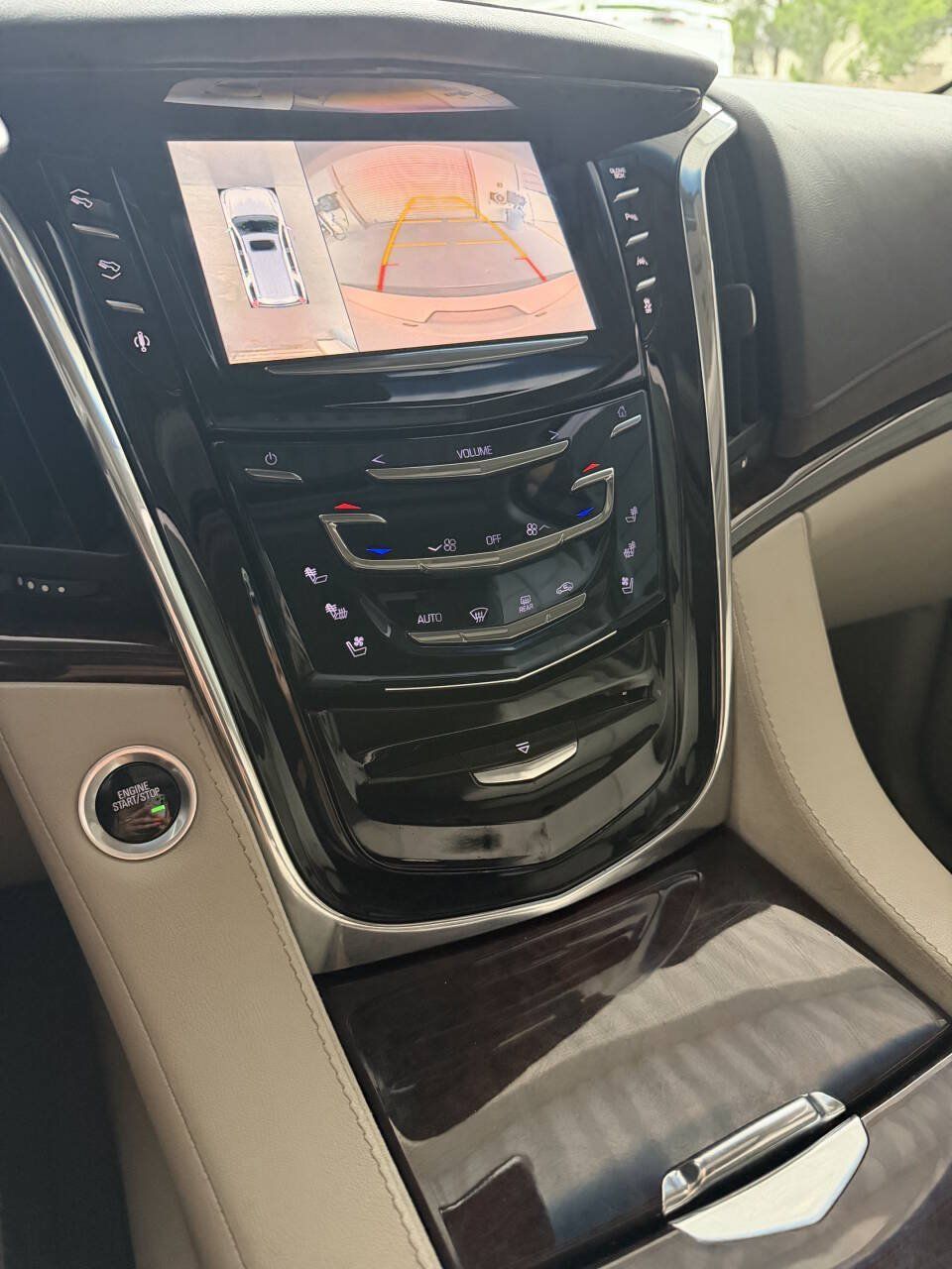 Used 2016 Cadillac Escalade Luxury AWD/4WD image 16