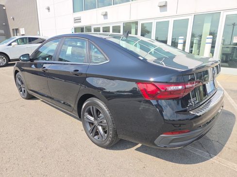 Certified 2022 Volkswagen Jetta SE FWD image 9