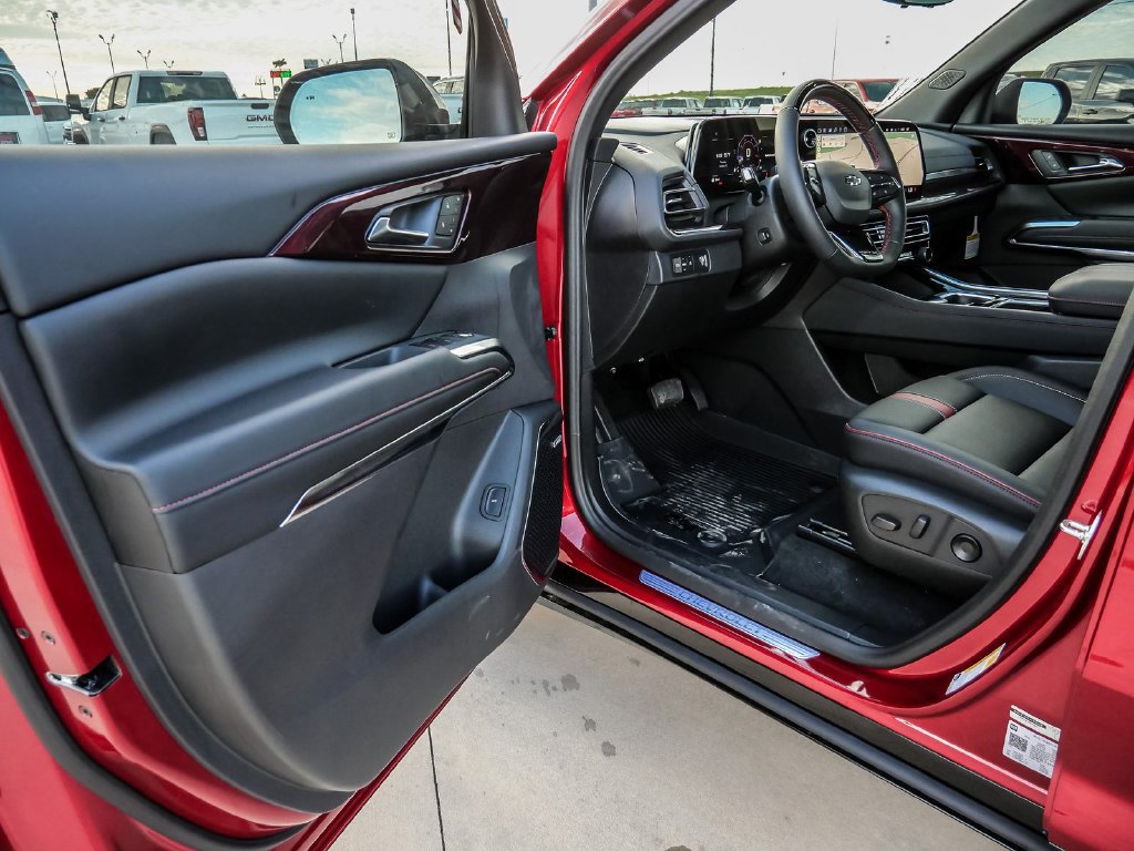 New 2027 Chevrolet Traverse RS w/ LPO, Floor Liner Package FWD image 31