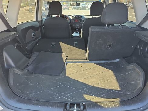 Used 2015 Kia Soul + image 13