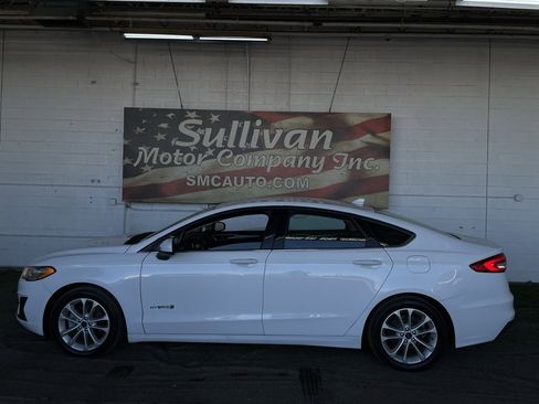 Used 2019 Ford Fusion SE image 4