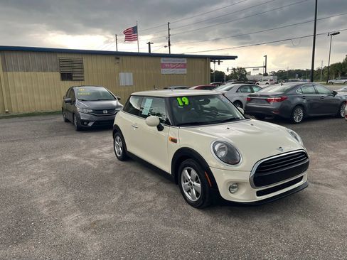 Used 2019 MINI Cooper 2-Door Hardtop FWD image 9