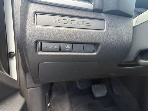 Used 2025 Nissan Rogue S FWD image 25