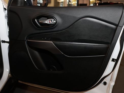 Used 2021 Jeep Cherokee Limited image 20