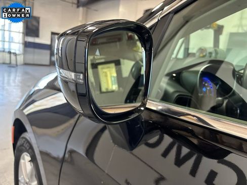 Used 2024 Chrysler Pacifica Touring-L image 12