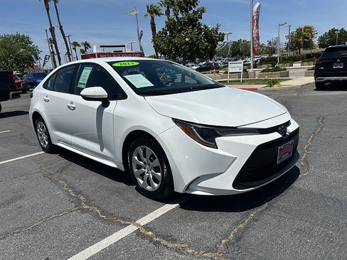Used 2023 Toyota Corolla LE FWD image 1