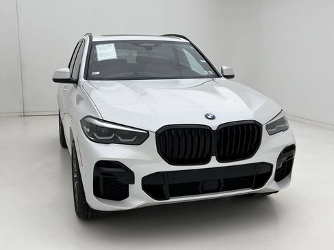 Used 2022 BMW X5 xDrive40i w/ M Sport Package image 3