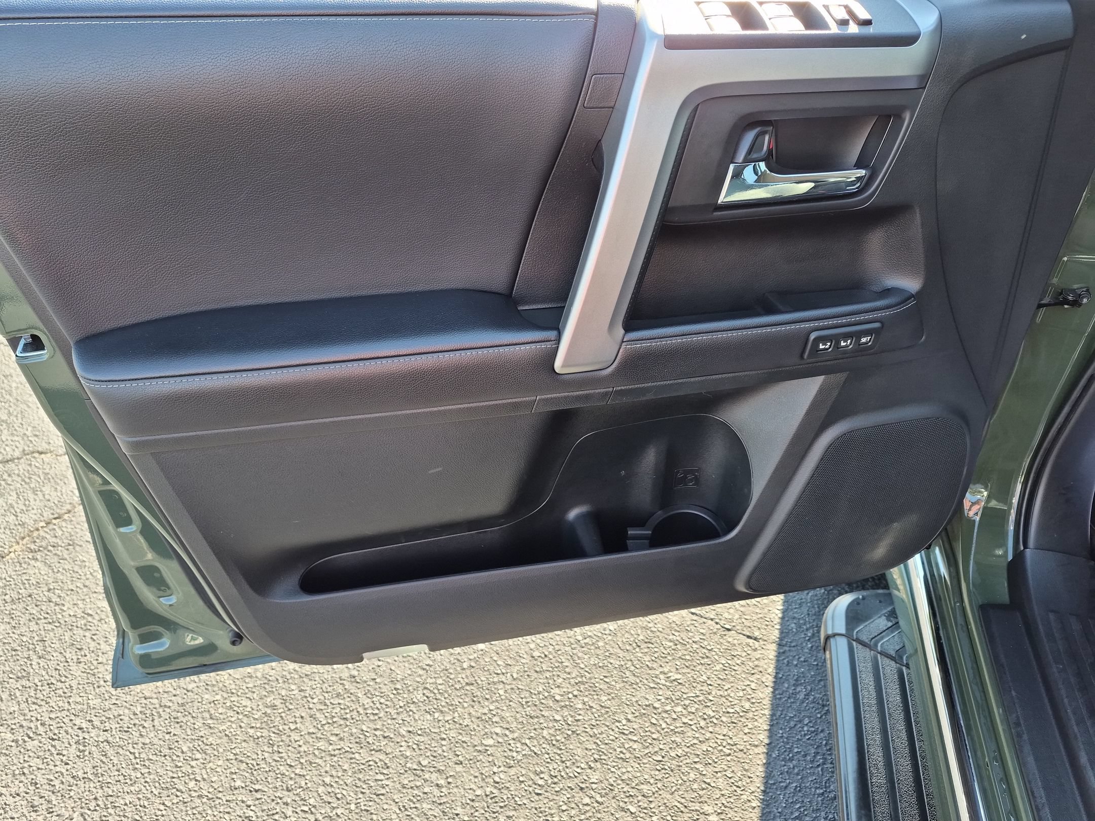 Used 2022 Toyota 4Runner Limited AWD/4WD image 12