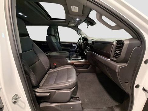 Certified 2022 GMC Sierra 1500 Elevation w/ Elevation Premium Package image 24