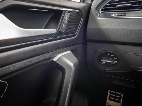 Certified 2023 Volkswagen Tiguan SE R-Line FWD image 33