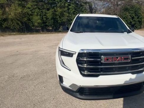 Certified 2025 GMC Acadia Elevation image 3