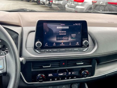 Used 2023 Nissan Rogue SV image 17