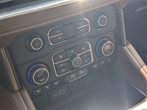 Used 2024 Chevrolet Tahoe High Country w/ Advanced Technology Package image 24