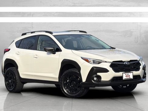 Used 2025 Subaru Crosstrek 2.0i Premium image 2