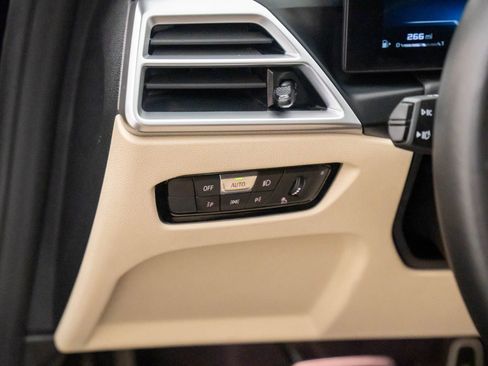 Certified 2025 BMW 440i xDrive Convertible w/ Premium Package image 19