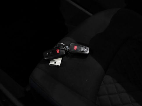 Used 2021 Toyota C-HR XLE image 53