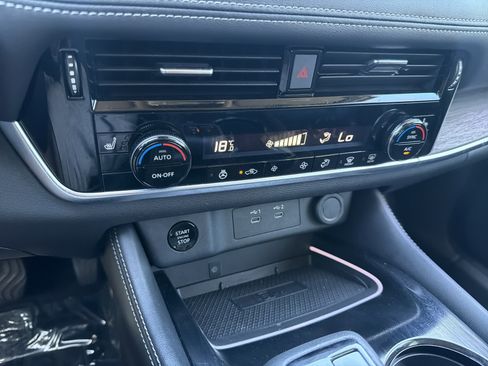 Used 2024 Nissan Rogue Platinum AWD/4WD image 30
