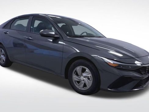 New 2026 Hyundai Elantra SE image 2