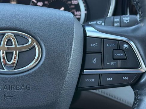 Used 2021 Toyota Highlander Platinum FWD image 13