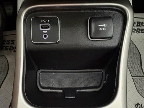 Used 2019 Jeep Compass Latitude FWD image 25