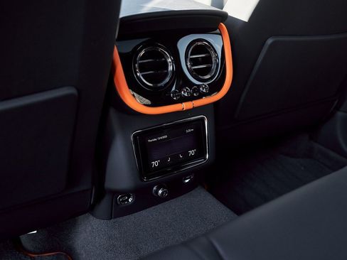 Used 2025 Bentley Bentayga image 52