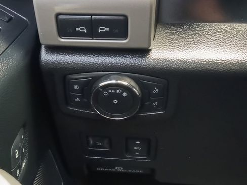 Used 2018 Ford F250 Lariat w/ Lariat Ultimate Package AWD/4WD image 12