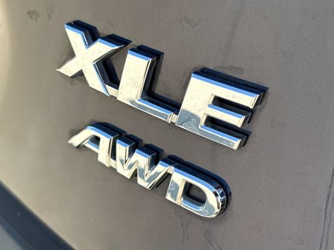 Used 2021 Toyota RAV4 XLE AWD/4WD image 9
