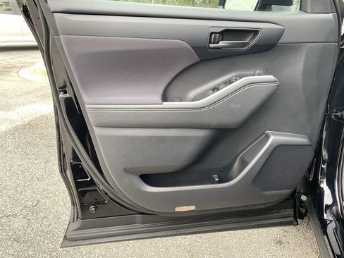 Used 2021 Toyota Highlander LE image 13