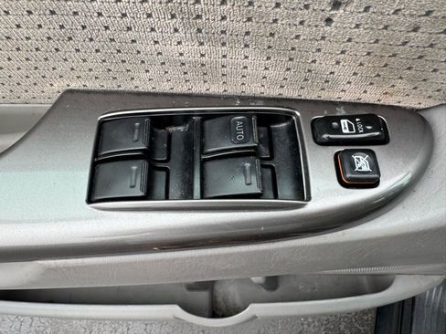 Used 2010 Toyota Sienna LE w/ Towing Prep Pkg FWD image 15