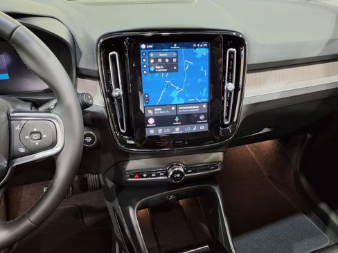Used 2024 Volvo XC40 B5 Ultimate w/ Protection Package Premier AWD/4WD image 10