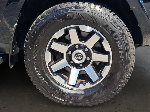 Used 2020 Toyota 4Runner TRD Off-Road AWD/4WD image 9