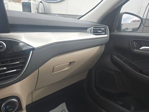 Used 2021 Ford Escape Titanium w/ Class II Trailer Tow Package image 29