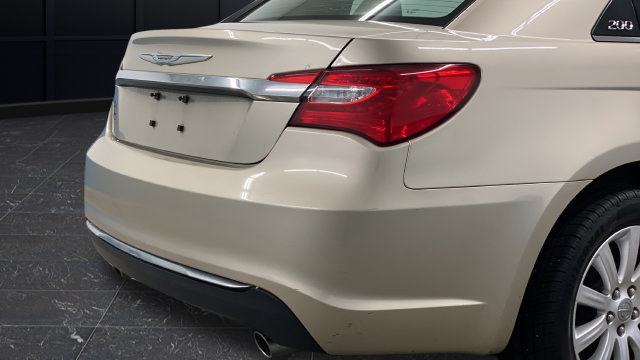 Used 2014 Chrysler 200 Limited FWD image 32