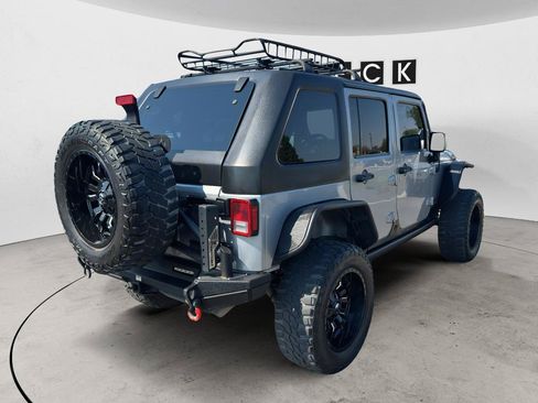 Used 2016 Jeep Wrangler Unlimited Rubicon w/ Connectivity Group AWD/4WD image 5