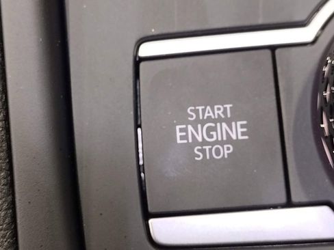 Used 2025 Volkswagen Tiguan SE FWD image 33