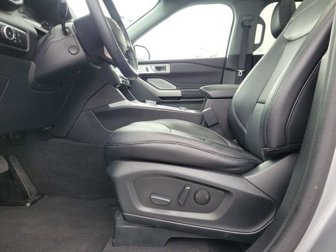 Certified 2024 Ford Explorer Limited w/ Limited Technology Package AWD/4WD image 19