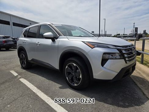 Used 2024 Nissan Rogue SV FWD image 8