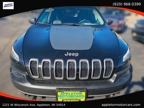 Used 2017 Jeep Cherokee Trailhawk image 3
