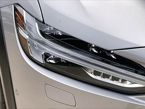 Used 2025 Volvo V90 B6 Cross Country Ultra w/ Protection Package Premier image 28