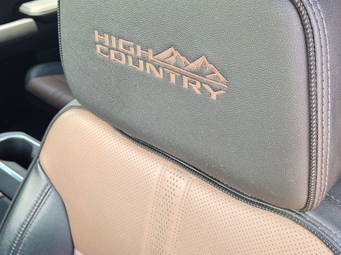 Used 2024 Chevrolet Silverado 2500 High Country w/ High Country Premium Package AWD/4WD image 18
